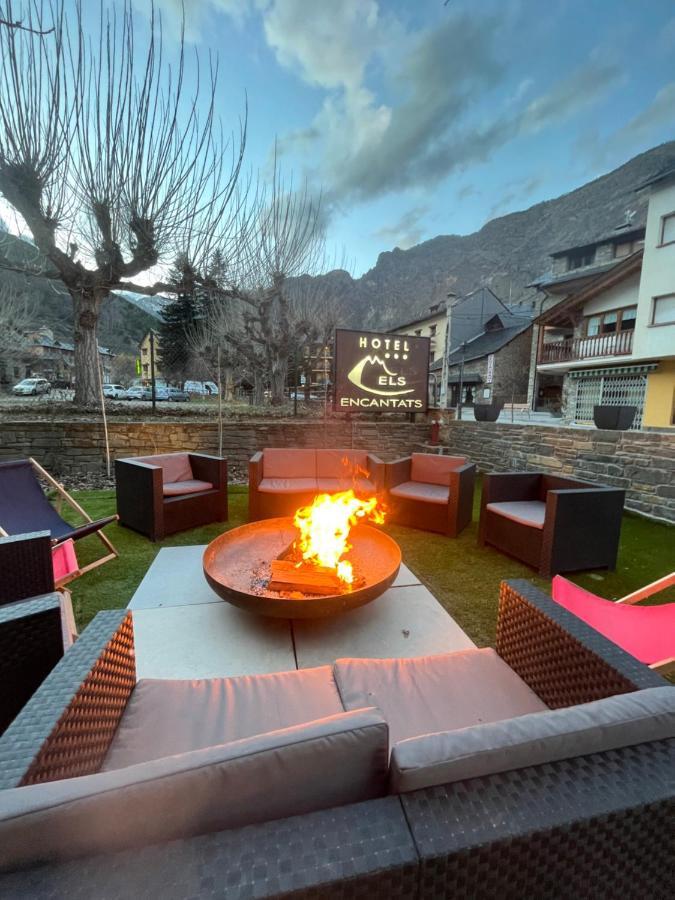 Hotel Els Encantats Espot Exterior photo